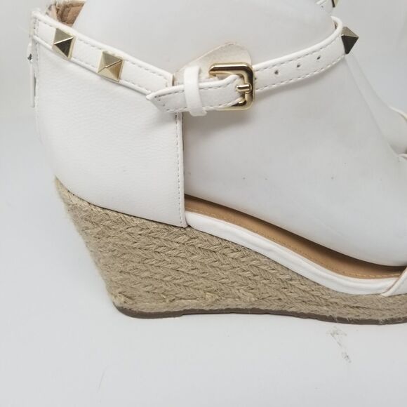 ESPRIT WHITE WEDGE SANDALS SIZE 6.5. PU LEATHER. - Picture 8 of 15